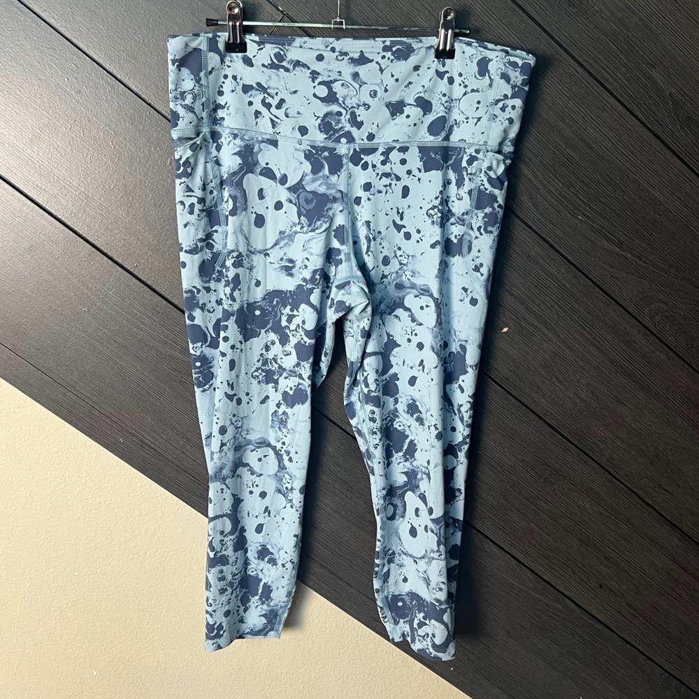 Under Armour Women's HeatGear Printed Capri Leggings Blue XL Athletic NWOT
